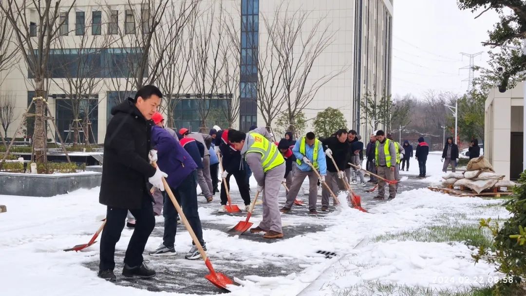 以雪為令！人防公司除雪破冰保生產(chǎn)