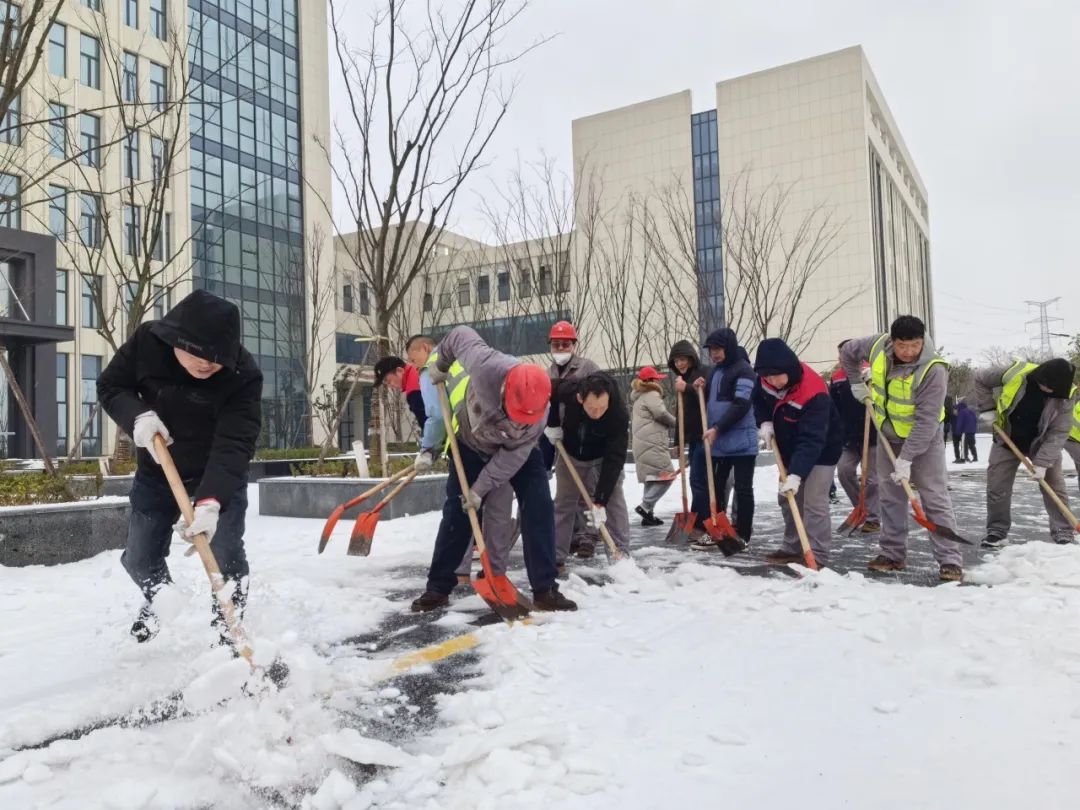 以雪為令！人防公司除雪破冰保生產(chǎn)