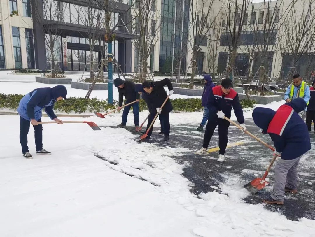 以雪為令！人防公司除雪破冰保生產(chǎn)